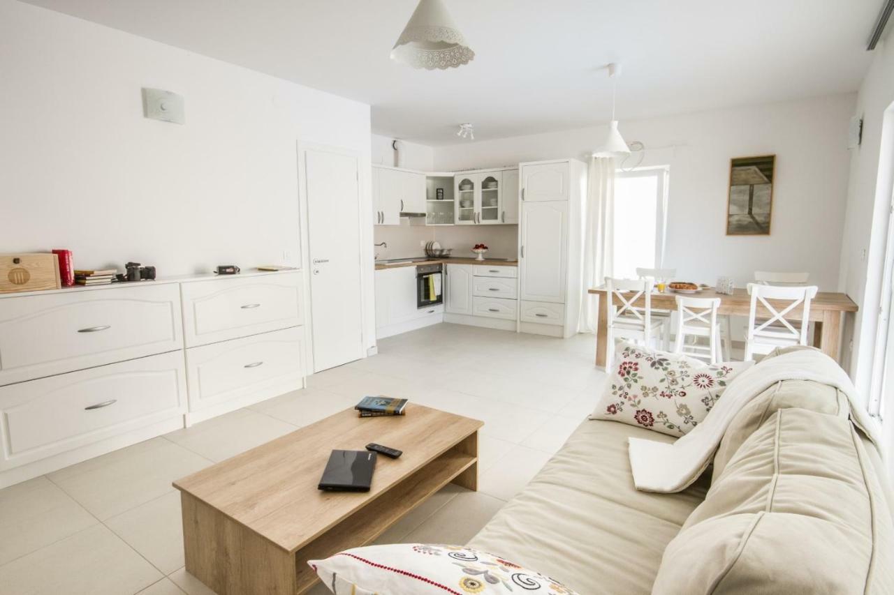 House Sunny Rock Baska Villa Eksteriør billede
